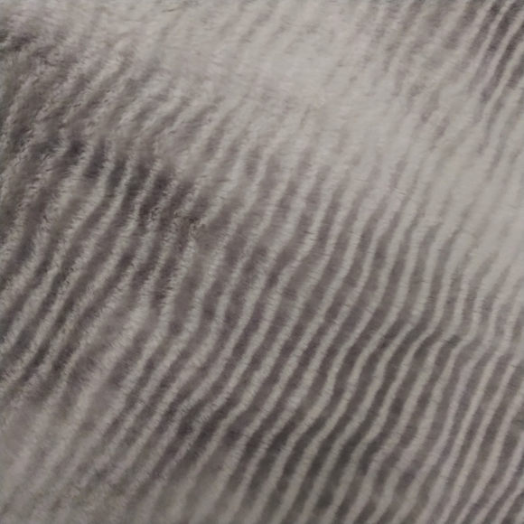 Mumbai Christmas Tree Skirt Platinum Faux Mink Fur Round Gorgeous Skirt 54" - Picture 10 of 11